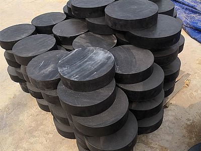 哈密板式橡胶支座由若干层橡胶片与薄钢板经加压硫化